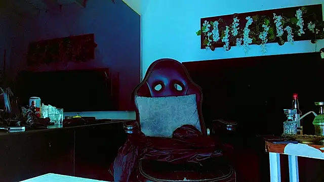 HannibalLester 即時 XXX 聊天