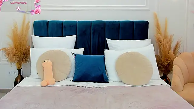 ToriSonn: онлайн-секс-чат