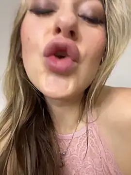 Alyxra live XXX chat