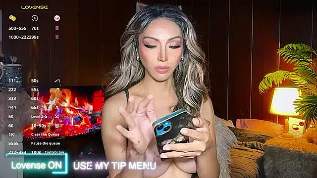 Miss-Victoria69: διαδικτυακό σόου στην κάμερα