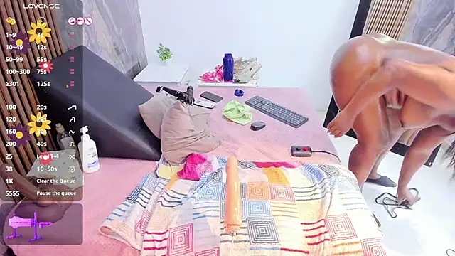 LauraSaenz01 Adlı Modelin Canlı XXX Sohbeti