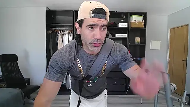 latinoo23bom Live XXX-Chat