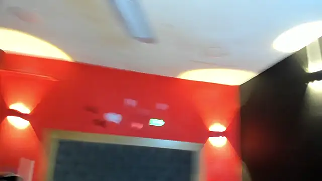 YayaHilton Show in webcam