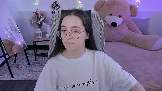 VirtuallVoyant Adlı Modelin Canlı XXX Sohbeti