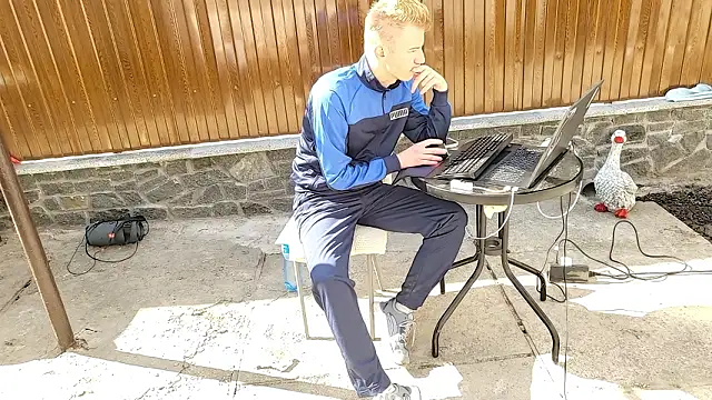 Chat XXX Live Vuitton