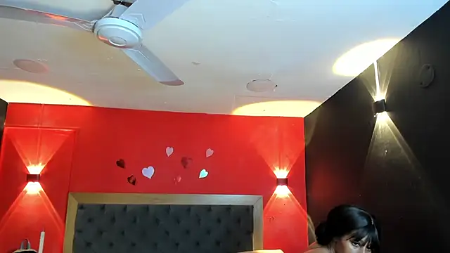 Chat XXX en directo de YayaHilton