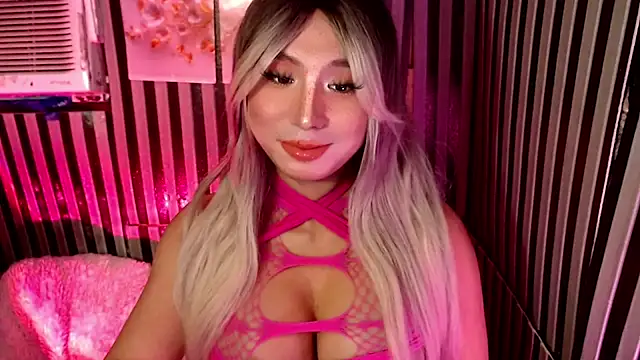 HoresCOCKLUCY: διαδικτυακό σόου στην κάμερα