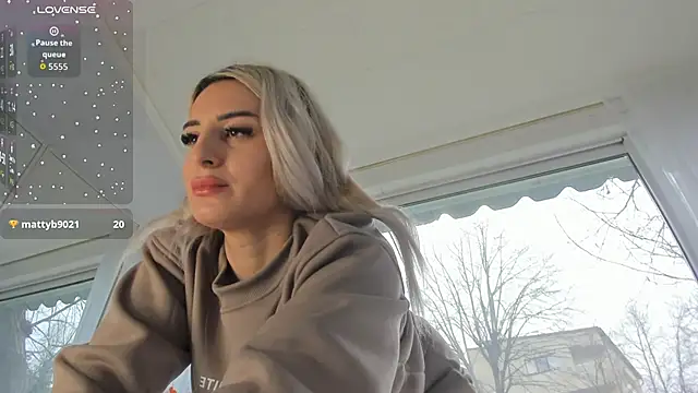 Chat +18 de Ella_Vee ao vivo