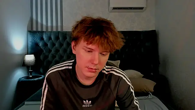 دردشة KevinMilky الجنسية المباشرة