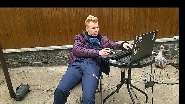 Chatroom XXX en direct de Vuitton