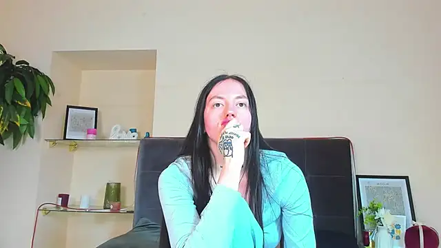 Chatroom XXX en direct de AdrianaCult