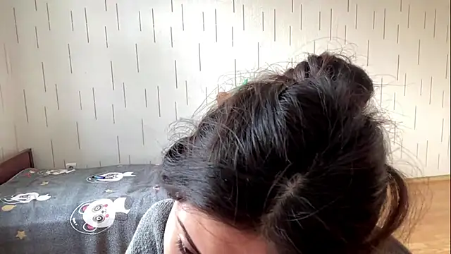 Chat +18 de YourMiIa ao vivo