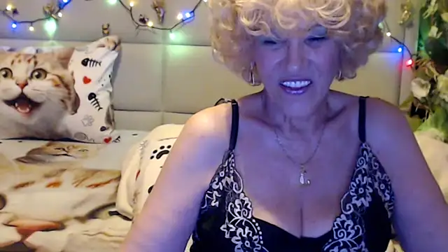 HappyWomanOn's Webcam Show