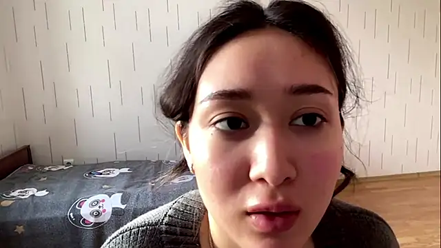 YourMiIa Adlı Modelin Canlı XXX Sohbeti