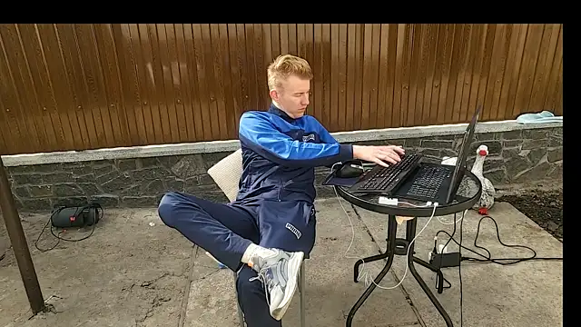 Вебкам-шоу Vuitton