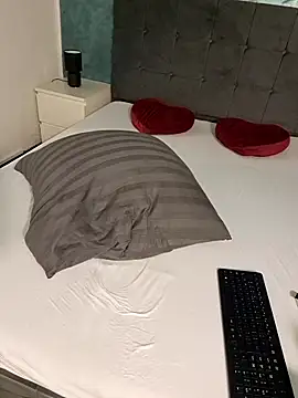 XXX chat uživo modela charrlote_love