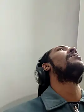 Mikaaa97 现场XXX聊天