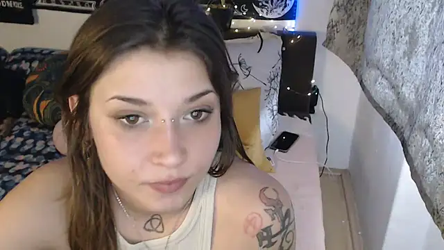 AlienforTwenty Chat XXX live