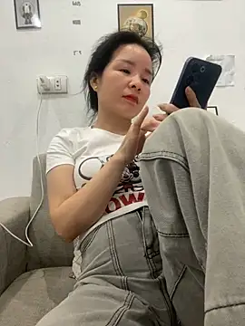 Ivy_Trix2 Adlı Modelin Canlı XXX Sohbeti