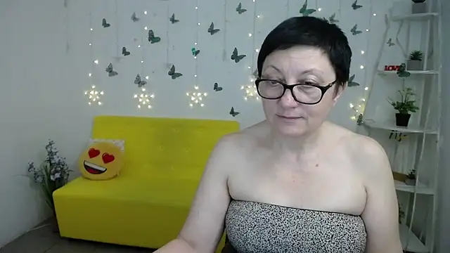EmilyL0ve's Live XXX Chat