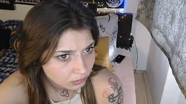 AlienforTwenty Chat XXX in diretta