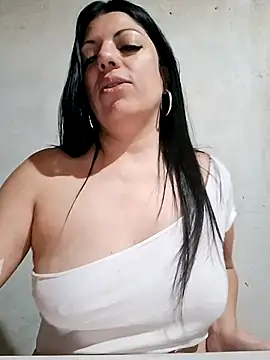 Chatroom XXX en direct de Paulitta-