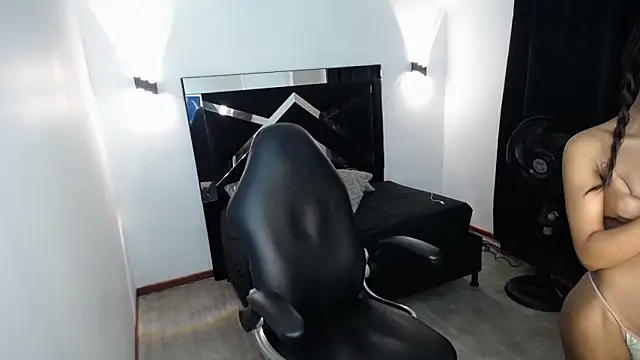 MarianaRojas_ Live XXX Chat