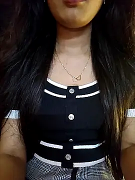 Rakhiii12 Adlı Modelin Canlı XXX Sohbeti