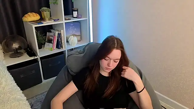 SunyLily Adlı Modelin Canlı XXX Sohbeti