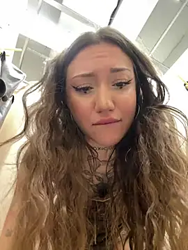 SaintSquirt 라이브 XXX 채팅