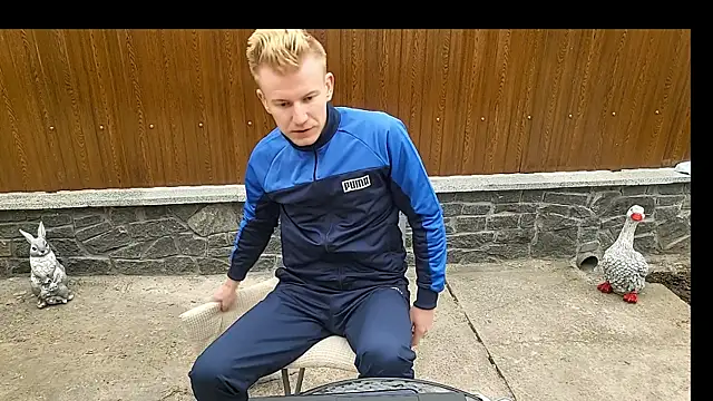 Chatroom XXX en direct de Vuitton