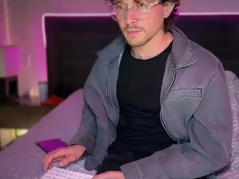 mcklister_kinky_feets Show Webcam