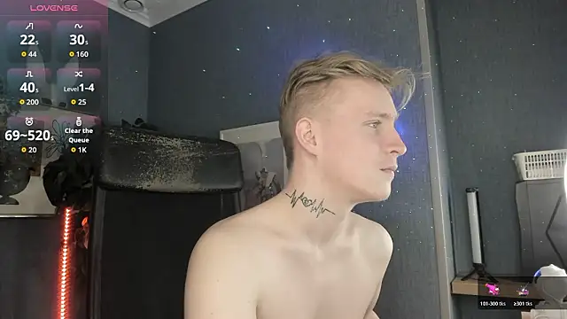 Pokazy przed kamerką – AlexxSweet