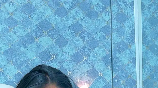 NaiomyLanes' Webcam Show