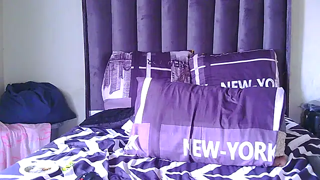 HOTSEXCBOOBS30xx Adlı Modelin Canlı XXX Sohbeti