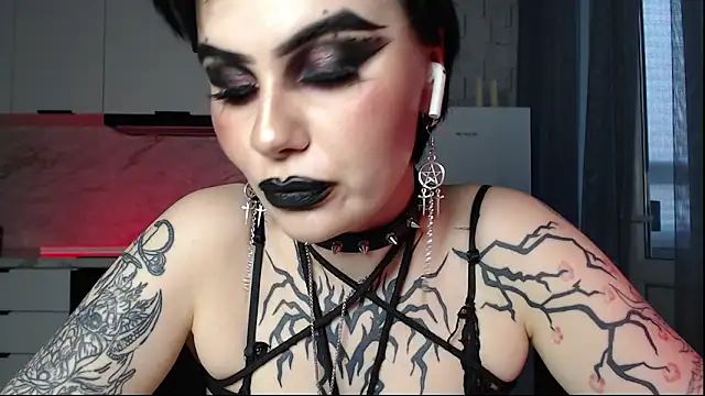 IntrigueYourDay's Live XXX Chat