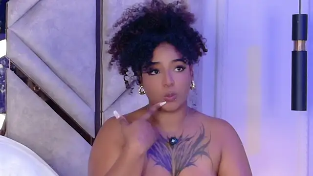 Cristal-Jonnes Adlı Modelin Canlı XXX Sohbeti