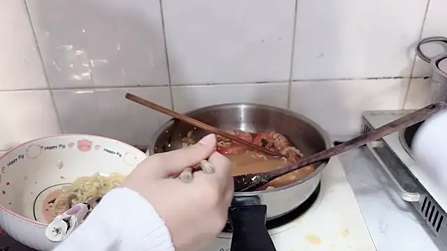 Pertunjukan Kamera Web LyLy_Office