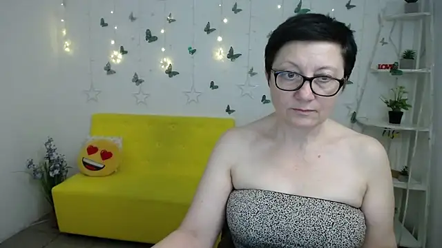 EmilyL0ve Chat XXX live