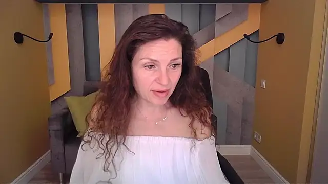 EllaLong élő XXX-chatje