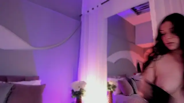 Nicolle_W élő XXX-chatje