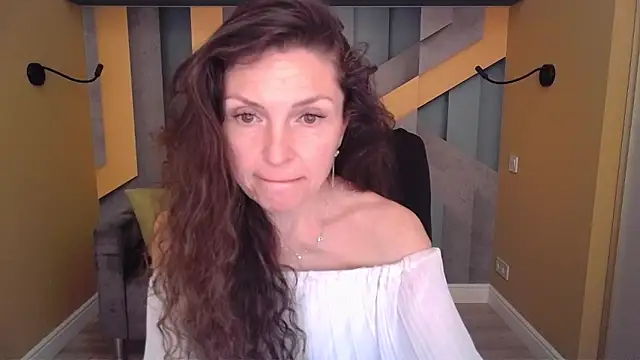 EllaLong's Live XXX Chat