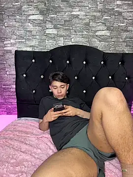 Chat XXX en directo de Noah_ledom