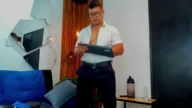 Chat XXX ao vivo de RomanCroft