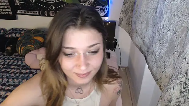 AlienforTwenty Chat XXX live