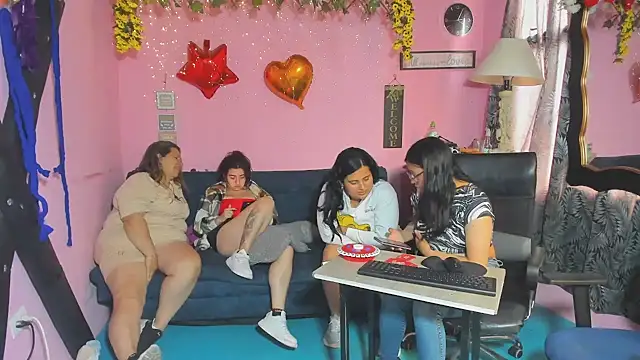 lesbiancuple 现场XXX聊天