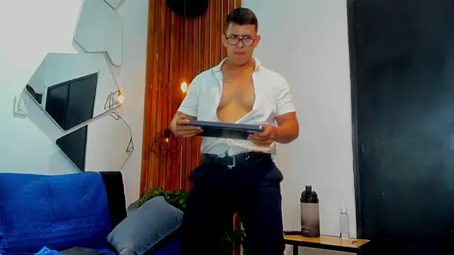 Chatroom XXX en direct de RomanCroft