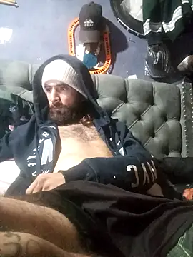 hairy_mannn live XXX chat