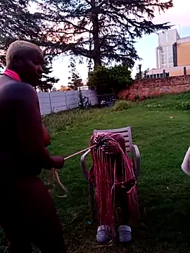 DarkQueen_94: διαδικτυακό σόου στην κάμερα