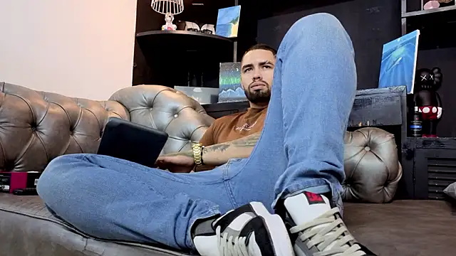 matteosantos: διαδικτυακό σόου στην κάμερα